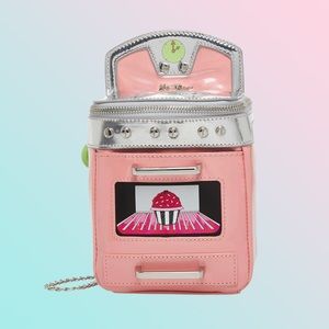 BETSEY JOHNSON oven hand bag. Used once. In very good condition.